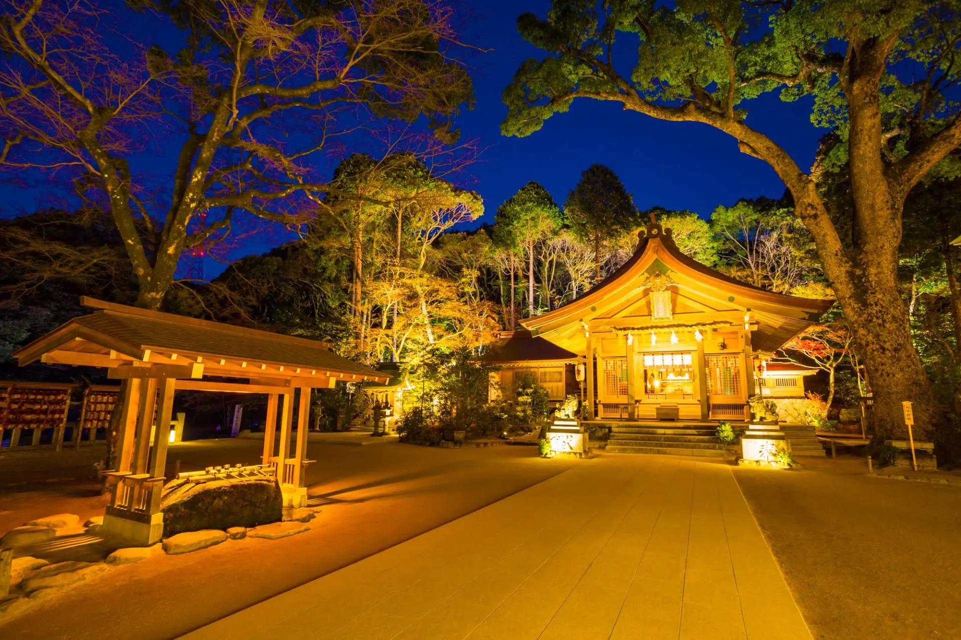 귀칼 렌탄이 공식인 이유는 탄지로의 모티브인 카마도 신사(竈門神社)를 찾아봐도 답이나오고 AI도 인정한다. 11번째 사진